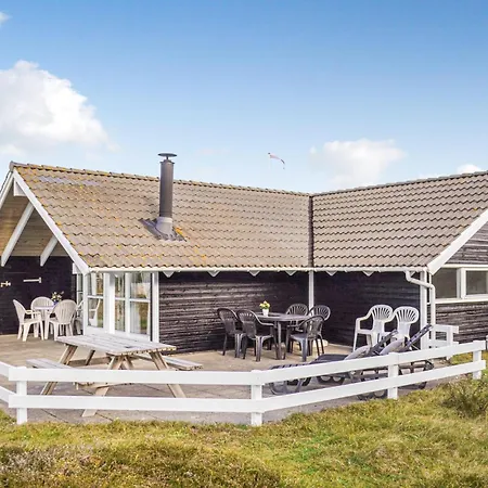 Nice Home In Hvide Sande With Sauna Semesterbostad